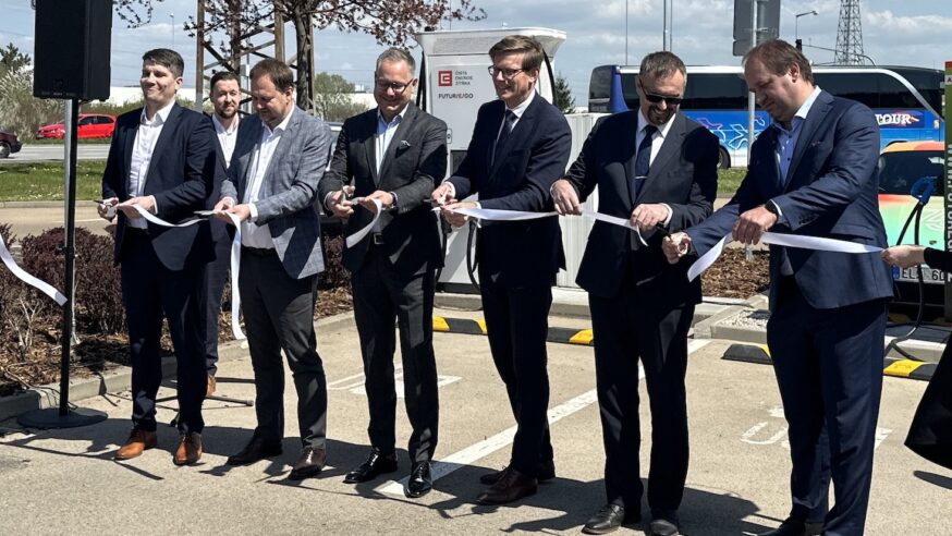 Dobít 200 km elektrického dojezdu za 10 minut, to je díky ČEZu od pátku možné v Mladé Boleslavi