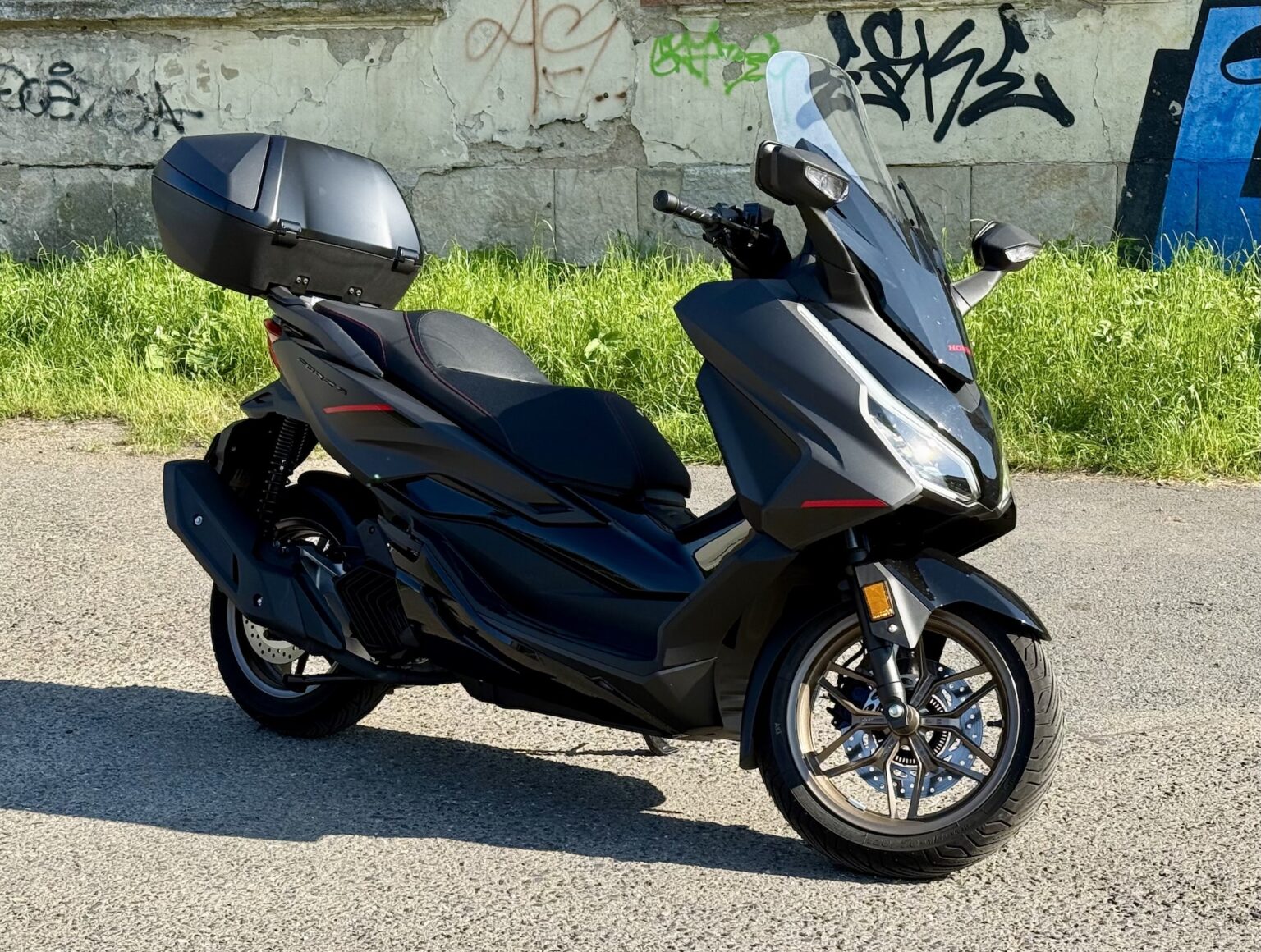 Test: Honda Forza 125 vás překvapí | MOTORVIZE.cz