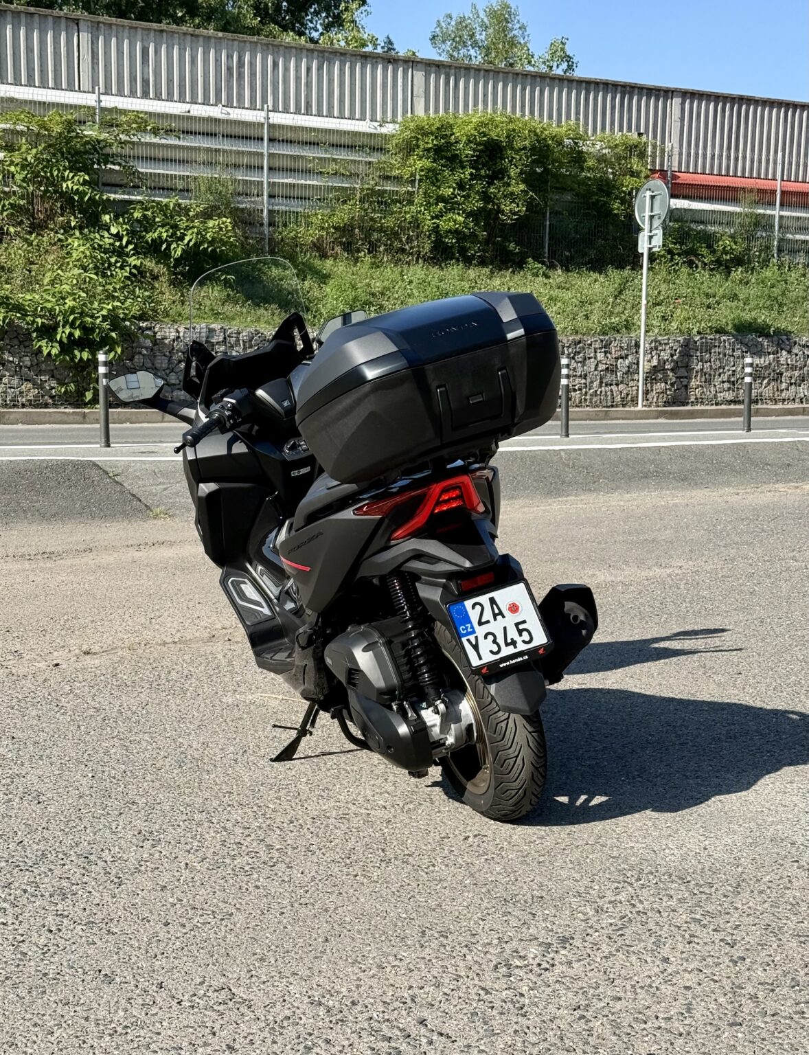 Test: Honda Forza 125 vás překvapí | MOTORVIZE.cz