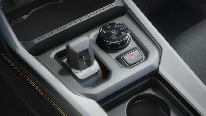 Dacia jde proti proudu: sází na LPG, které nově kombinuje i s hybridem a pohonem 4×4. Základní LPG dostalo 20 koní navíc