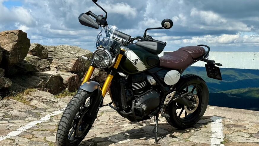 Test Triumph Scrambler 400 X: když moderní retro svádí vzhledem, ale ukáže vám i vlastní limity