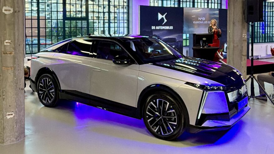 Francouzská DS N°8 dorazila do Prahy. Elektrická vlajková loď, která staví komfort a luxus na novou úroveň