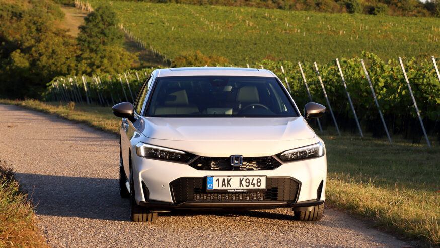Test modernizované Hondy Civic e:HEV: nejlepší hybrid svého druhu? Realita je ještě zajímavější!