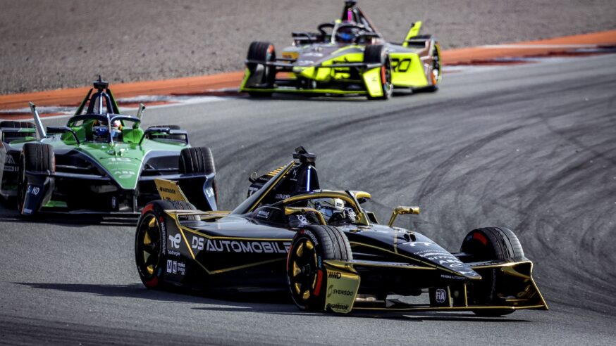 Formule E odstartovala testy 12. sezónu: DS PENSKE letí, Češka Jílková zazářila s Porsche