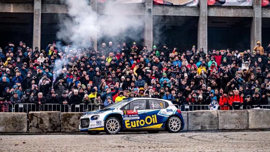 TipCars Pražský Rallysprint 2025: Strahov opět ožil. Drama až do posledních metrů přineslo vítězství Skály i pódium pro Pecha