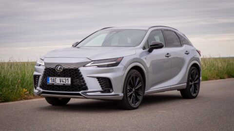 Test: Lexus RX 500h F Sport mě šokoval. „Luxus, který baví řídit“ – je to klišé?