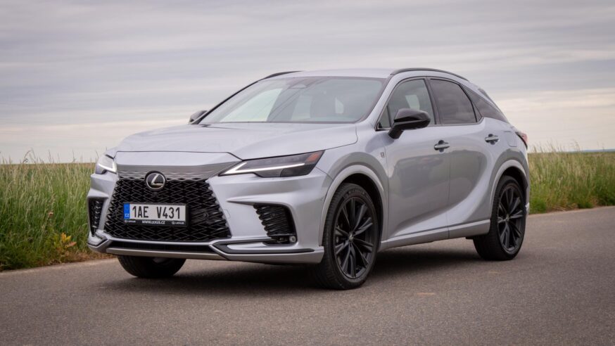 Test: Lexus RX 500h F Sport mě šokoval. „Luxus, který baví řídit“ – je to klišé?