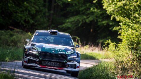 Krumlov znovu ukázal, proč patří k vrcholům české rally. Rozhodly defekty, odvaha i legendární Malonty