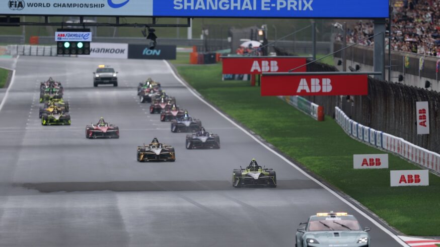 Déšť, strategie i návrat legendy. Shanghai E-Prix 2026 nabídla jeden z nejdramatičtějších víkendů sezóny Formule E