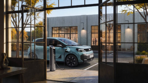 Dacia překopala svůj nejlevnější elektromobil. Díky čemu je nový Spring konečně použitelnější?