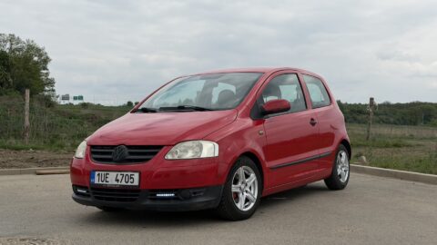 Volkswagen za méně než jednu výplatu? Tento dvacetiletý prcek má stavitelný podvozek, nečekané doplňky a čerstvou technickou