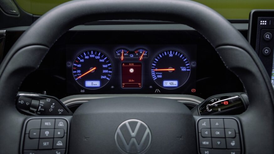 Budíky jako z devadesátek v novém autě za milion. Volkswagen u novinky, kterou právě uvádí na trh, vsadil na nostalgii